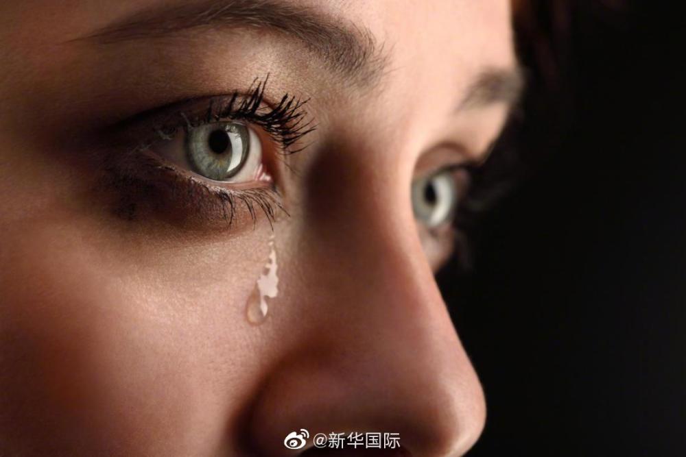 国外恶搞鼻子视频,国外恶搞路人搞笑视频