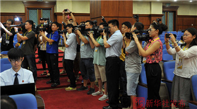 立二拆四当庭认罪 炒作包机炫富女等事件 -