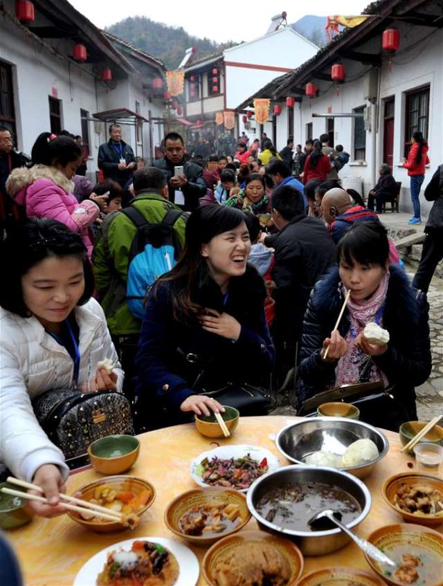 县留侯镇举办以"逛老集,购山货,留乡愁"为主题的留侯老集冬季系列活动