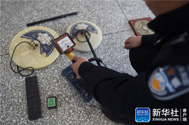 新中国最大涉文物案:盗墓高手看山水走势定位