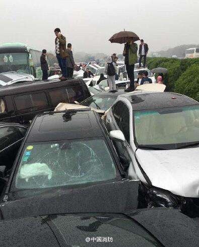 沪宁高速常州段多车连环相撞 已知2人死亡