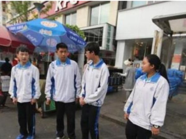 青岛女初中遭陌生男拖拽4名初中生组教师挡坏人墙综合系统表现毕业生广州市越秀区评价图片