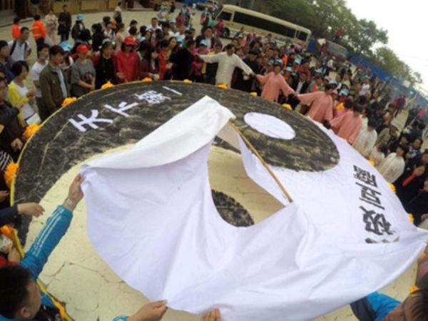 四千斤天下第一 太极豆腐 2小时 被抢光 