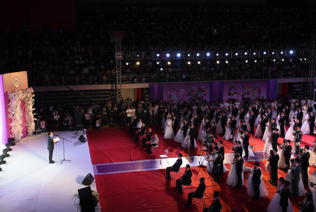  南京大学 114周年校庆114对新人举行校园 集体婚礼 