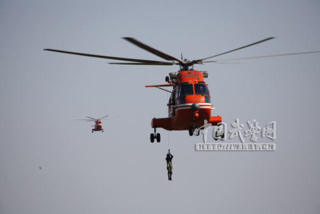 武警森林部队组织多课目飞行训练