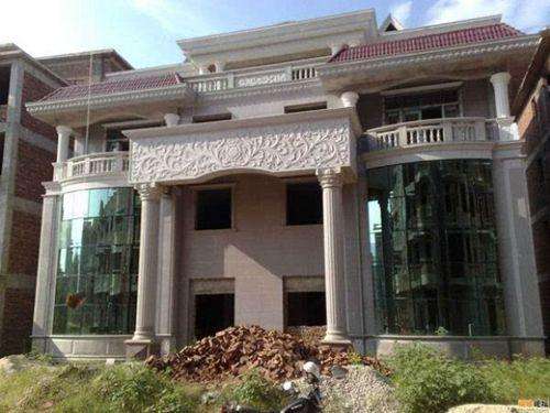  小伙自建奢华别墅 :地处魔都1500元一平米