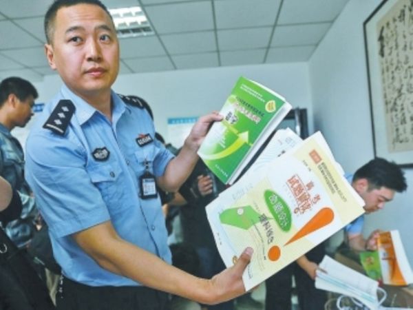 河南9人卖假试卷答案作弊器 涉高考舞弊被抓