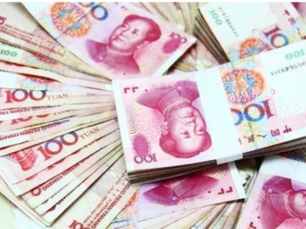 老人家中办 丧事  女子路过混进 现场 拿走 8万 元