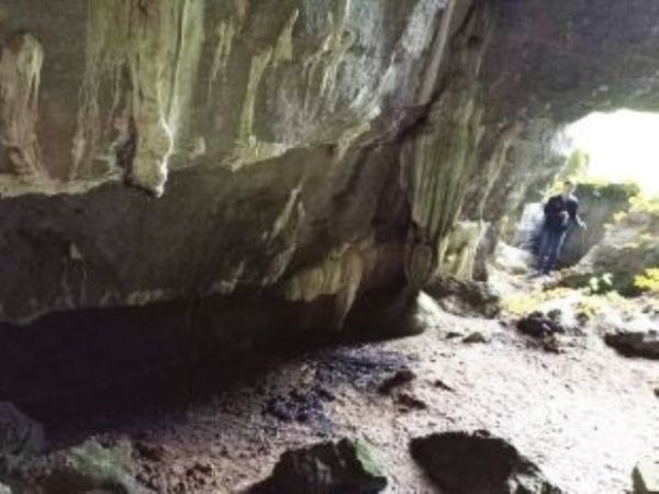  女孩 与大叔 私奔隐居山洞  怀孕后被民警送回家