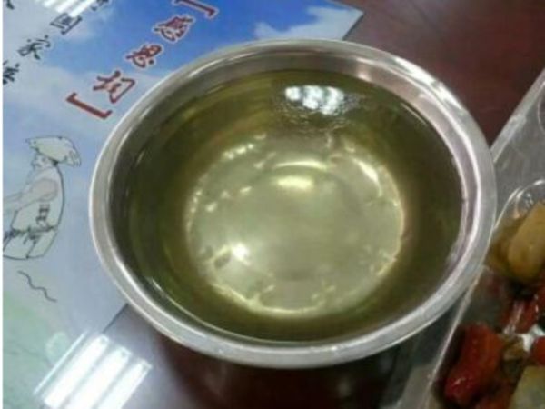 小伙 被辞职  只因在朋友圈 抱怨 公司 伙食差 ?