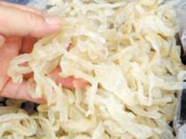 副食小菜任性造假:添加剂制成海蜇丝、 尿素加工假皮蛋 