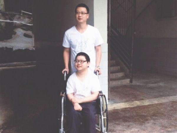  脑瘫少年超二本线 43分被录取 是对亡父的慰藉