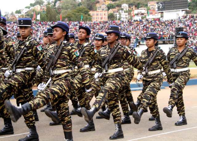 马达加斯加举行独立56周年阅兵式