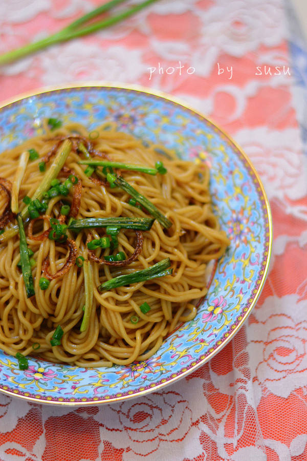 做一道经典的面食葱油拌面