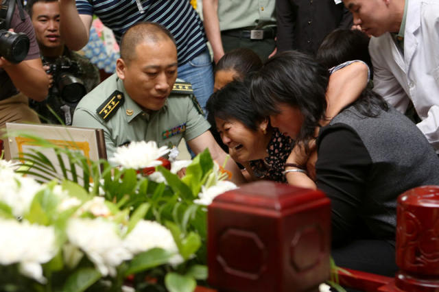 维和牺牲烈士 申亮亮遗体火化 