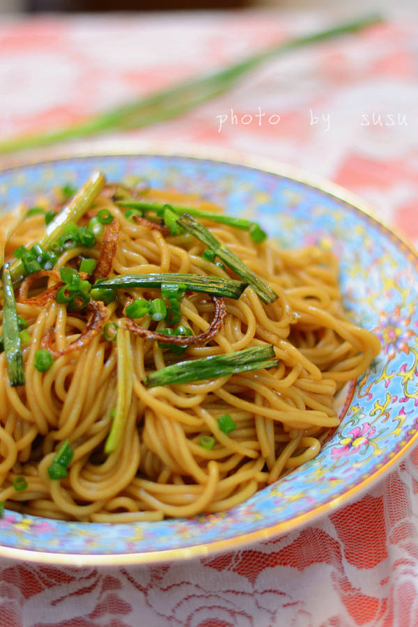 做一道经典的面食葱油拌面
