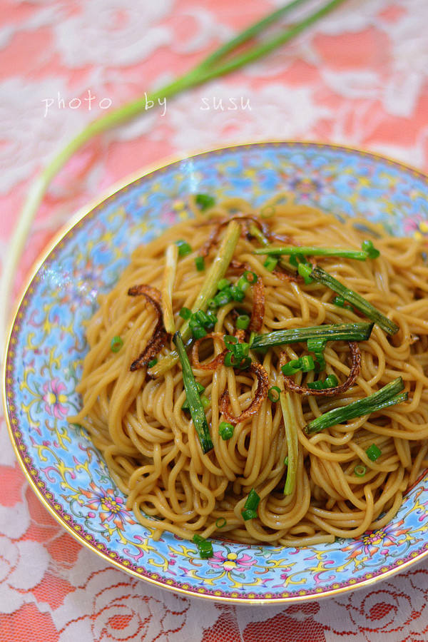 做一道经典的面食葱油拌面
