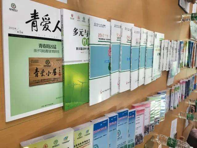 ＂青爱小屋”：艾滋病防治教育的盈江故事