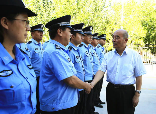 新疆兵团党委常委,副司令员,政法委书记杨福林来第十师北屯市,专题