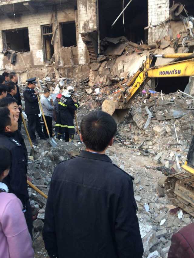 陕西府谷爆炸事故死亡人数上升至10人仍有人被困