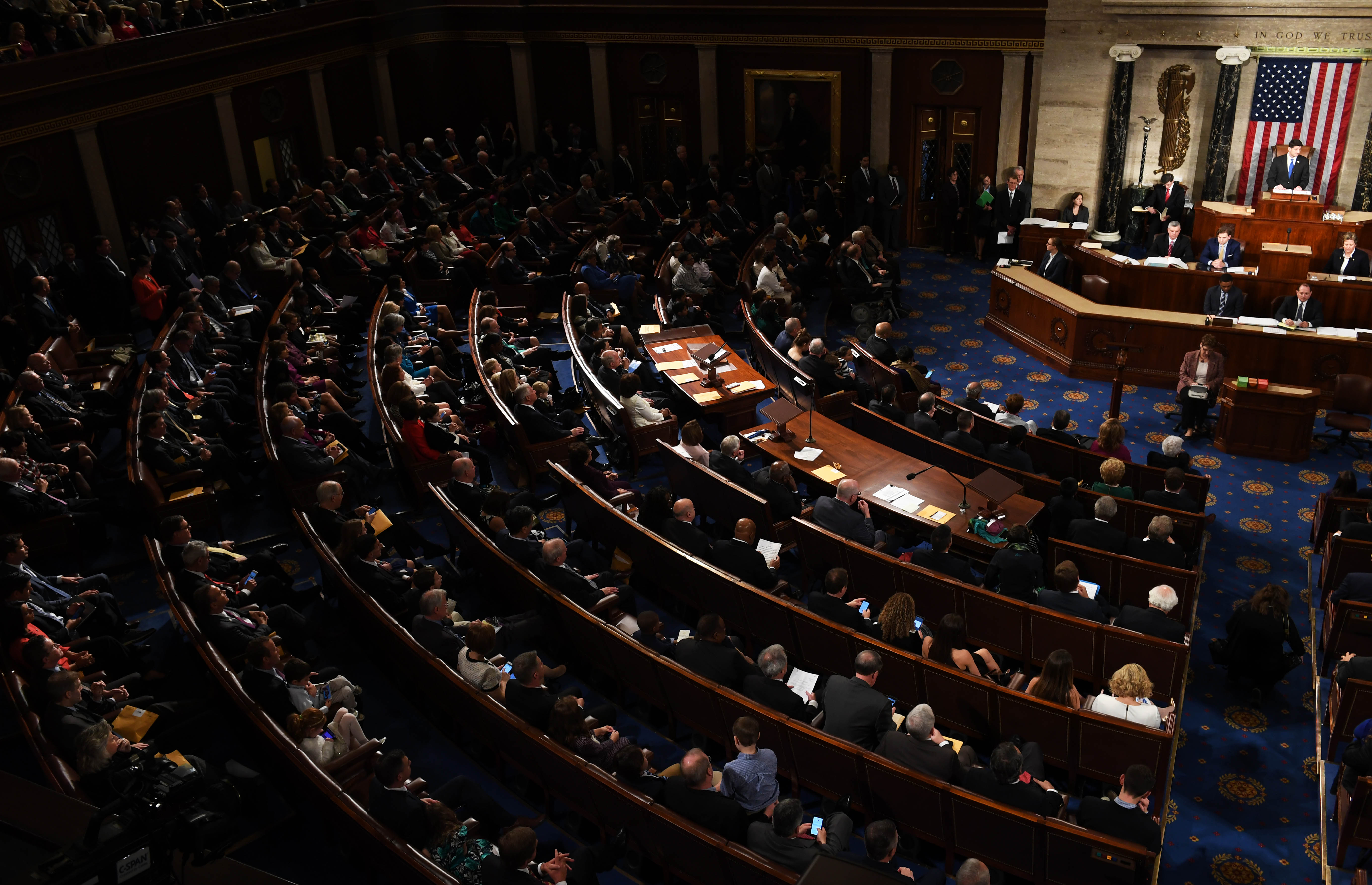 美国第115届国会2017年1月3日履职,参议院和众议院都由共和党把控,或