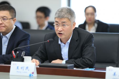 图为中国联通贵州分公司总经理王利民正在发言