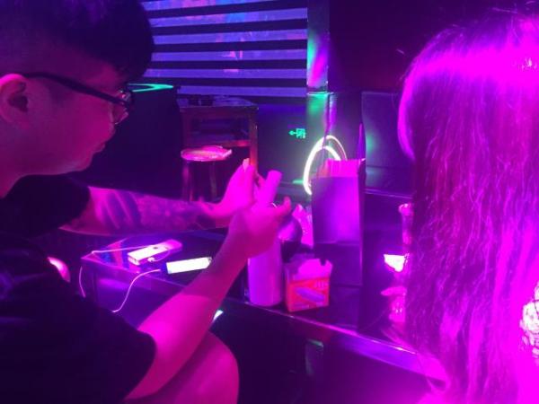 气比吸毒还烧钱?金报记者连日暗访宁波笑气市场