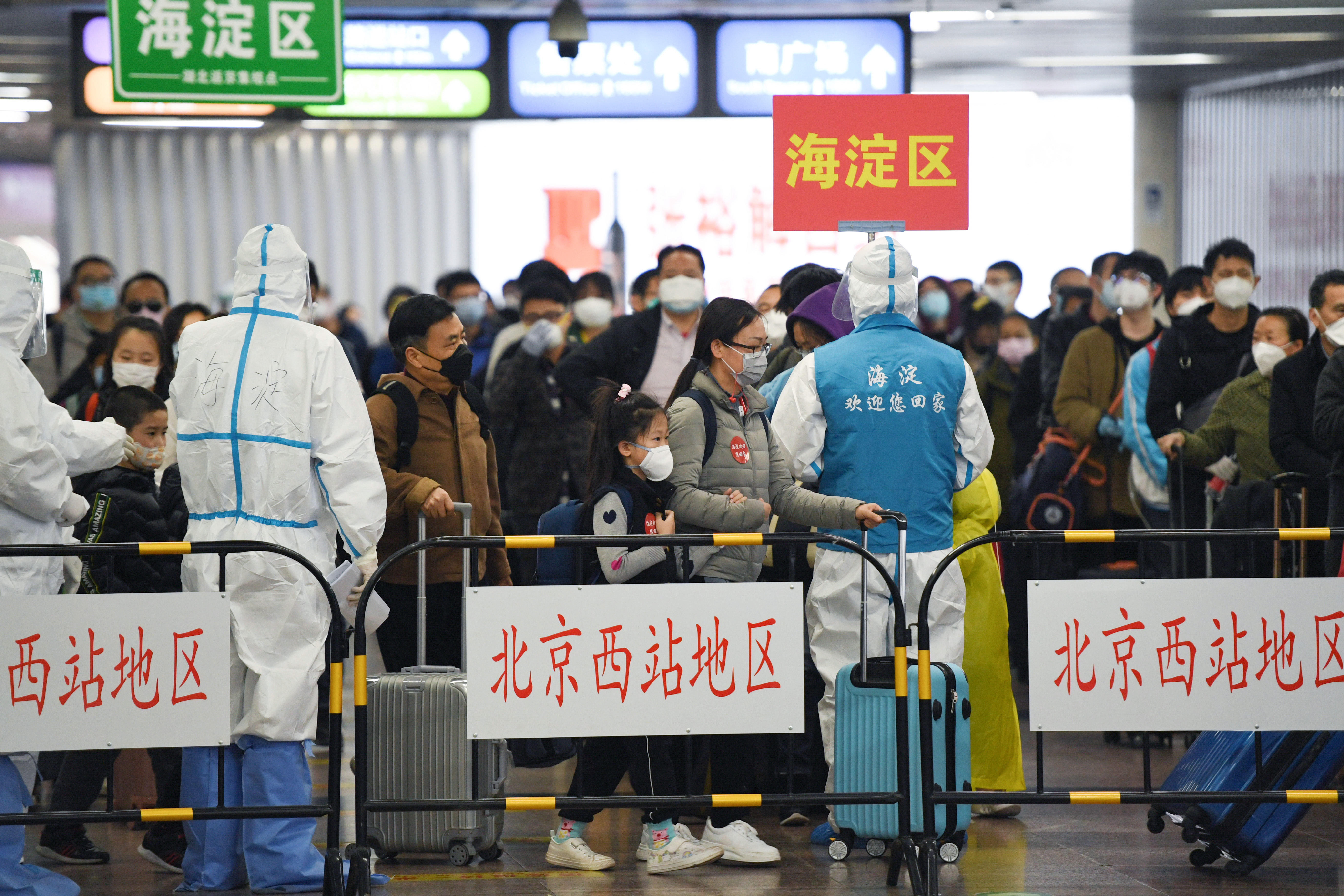 武汉"解封"后首趟返京列车抵达北京西站