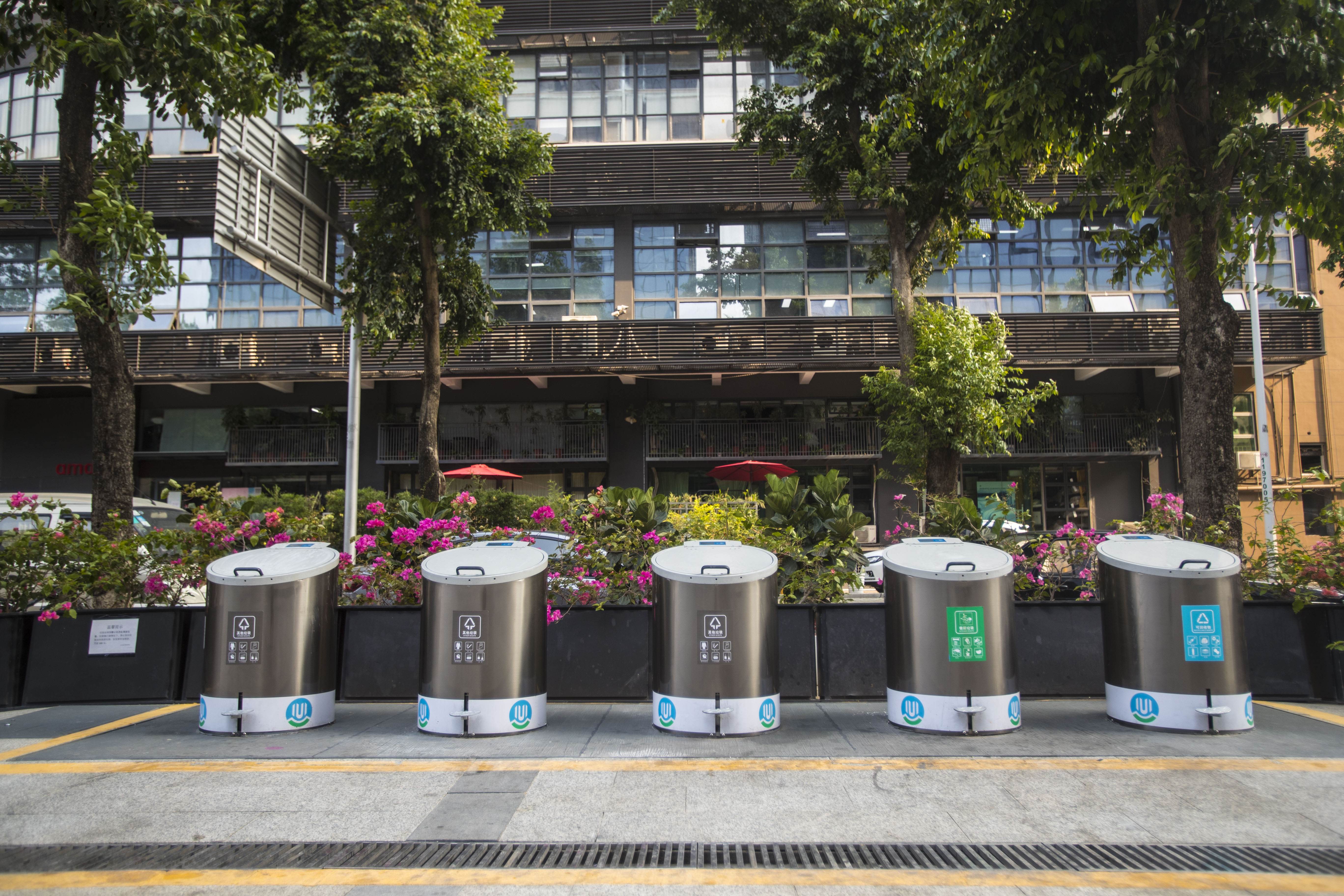 迈睿环境:地埋式垃圾桶助力环保城市建设