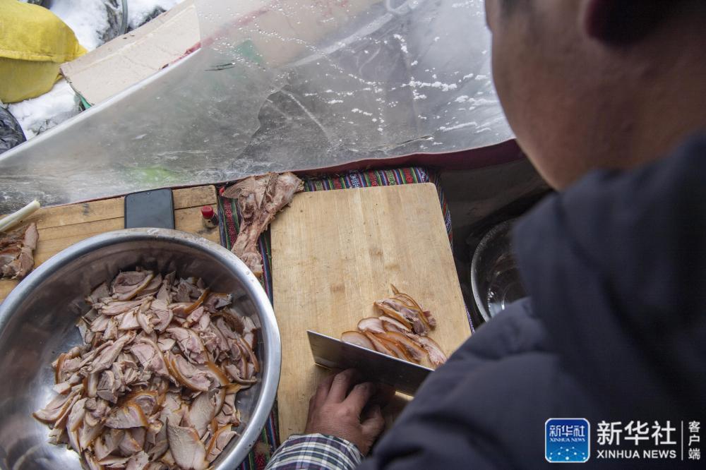 海拔6500米咋做饭?探访珠峰高山厨房