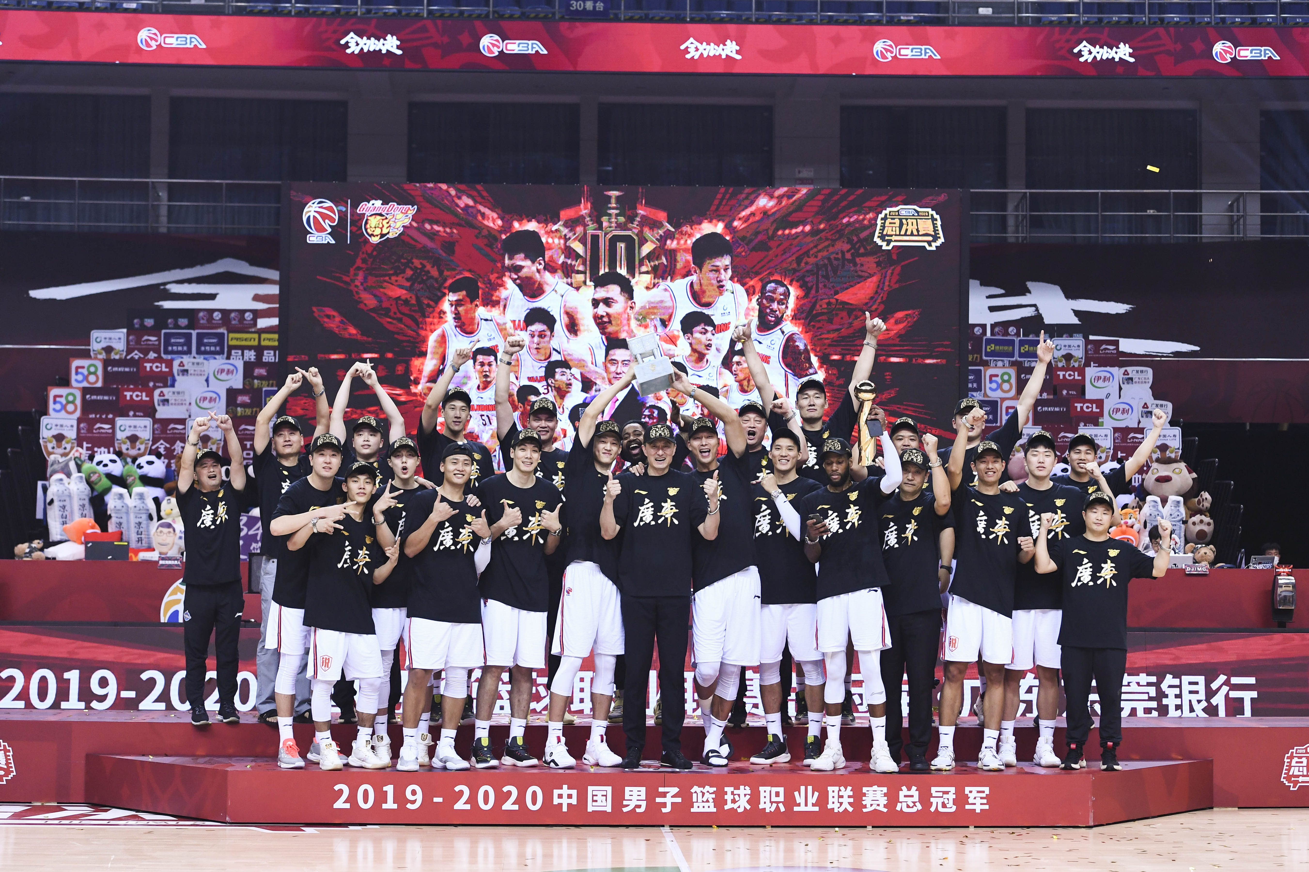 "十冠王"传奇的背后——广东宏远冠军之路