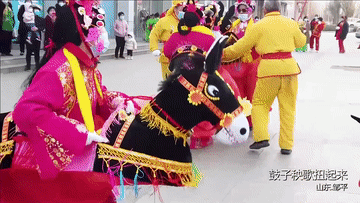 ↓莲花灯是这里传承600年的传统技艺猜灯谜大家都熟悉但生肖面灯见过