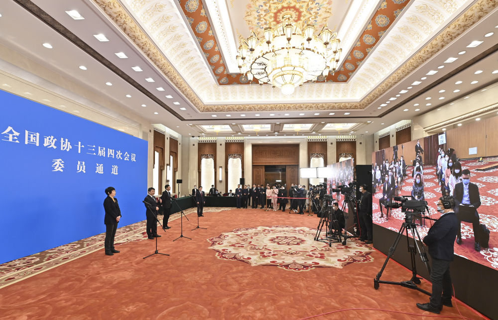 3月7日,全国政协十三届四次会议第二场"委员通道"采访活动在