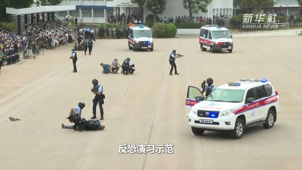 包括香港警队在内的几大纪律部队首次以操练已久的中式步操亮相,著名