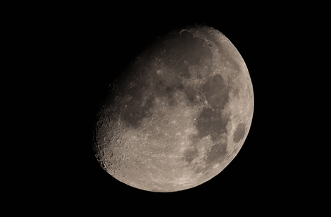 另外,月球将在4月20日14时59分达到上弦月,在27日11时32分达到望