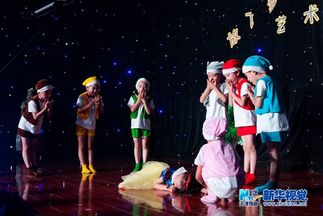 6月26日,在天津市博瀚小学放飞梦想,快乐成长艺术节上一年级新生