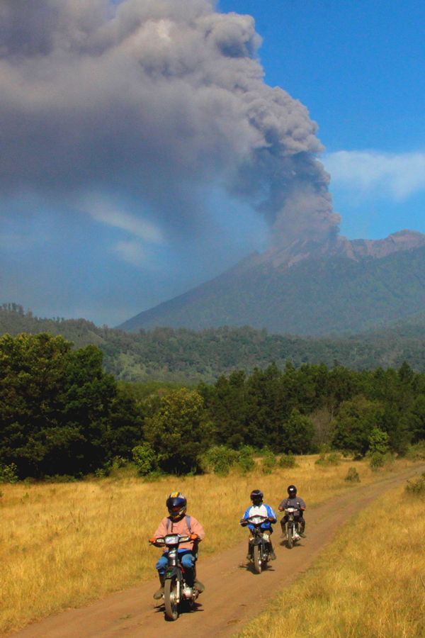 火山喷发导致巴厘岛机场再次关闭