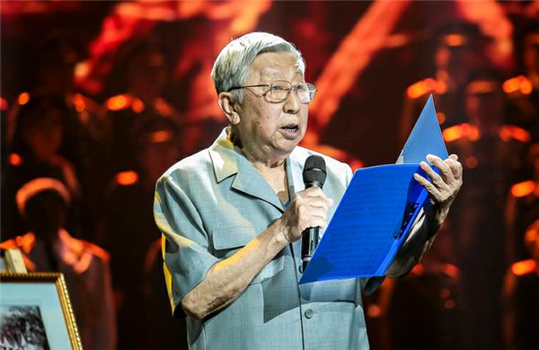 阎肃劝告年轻朋友:要认真,不能浮躁