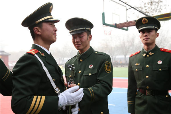 实拍天安门国旗护卫队退伍老兵