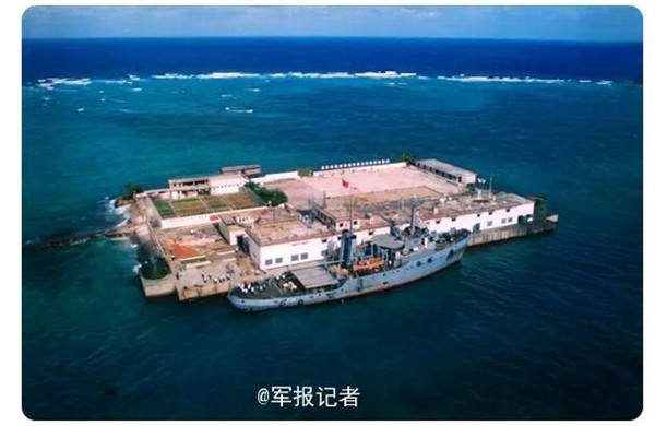 永暑礁何在?飘渺云海间.遥望南沙卫士,勇毅如当年.