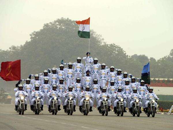 印度举行阅兵庆祝建军节