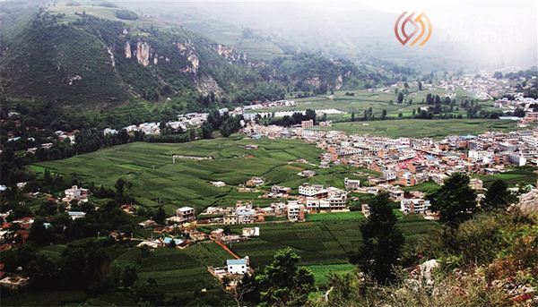 走进威宁自治县麻乍镇新区的小集镇上,一条条干净整洁的道路,一排