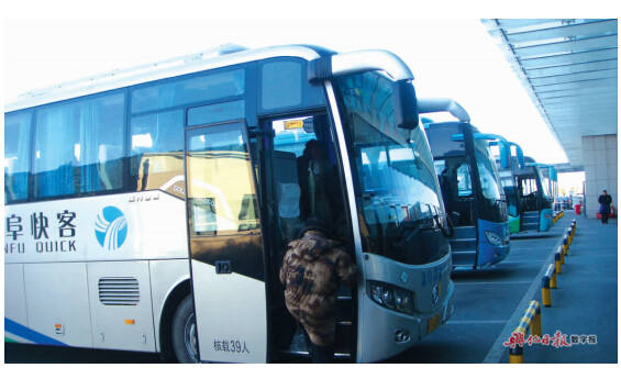 即将发车的长途客运班车