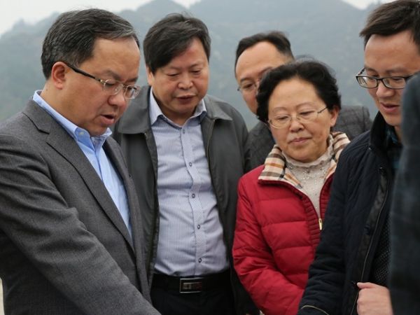 区领导夏于峰,李安禄,刘仪等一同调研.