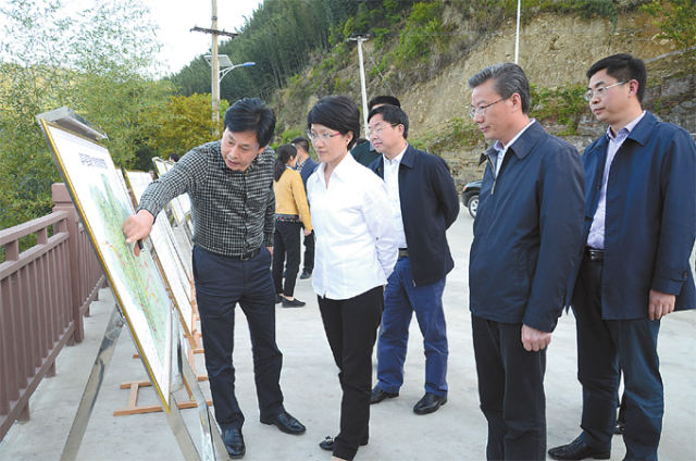 梁平县领导吴盛海,蒲继承,胡立,徐勇,陈命安以及相