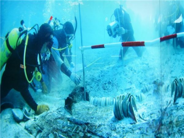 明代沉船"南澳1号"水下文物重现"金身"