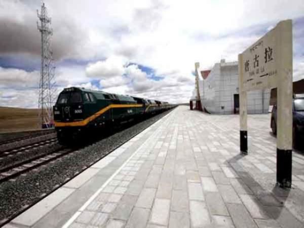 "青藏铁路z917次列车长杨晓萌说,每次列车经过唐古拉