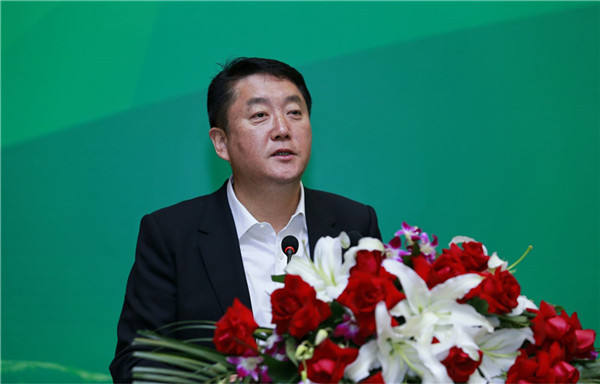 长白山党工委书记,管委会主任谢忠岩致辞