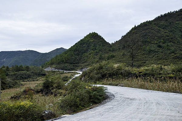 龙里:深山通大道 小康一路来