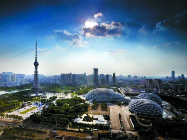 朱伟会见吉尔吉斯斯坦奥什市市长一行